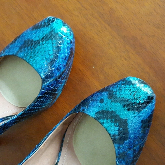 Vince Camuto Korsi Blue & Black Glossy Snakeskin Stiletto Platform Pumps sz 8B - Picture 6 of 10